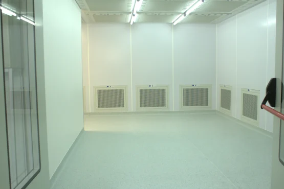 CLEAN-ROOM.webp